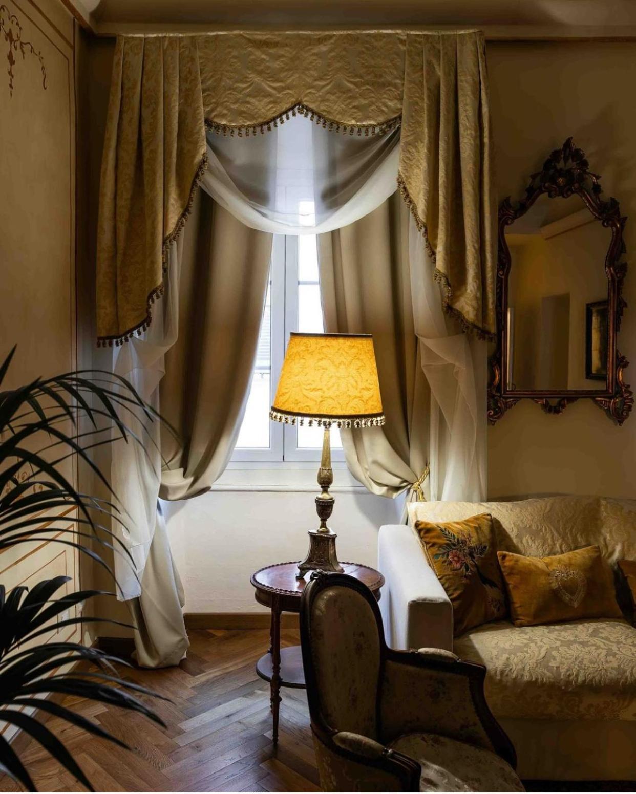 Palazzo Lari Sarzana Hotel Exterior photo