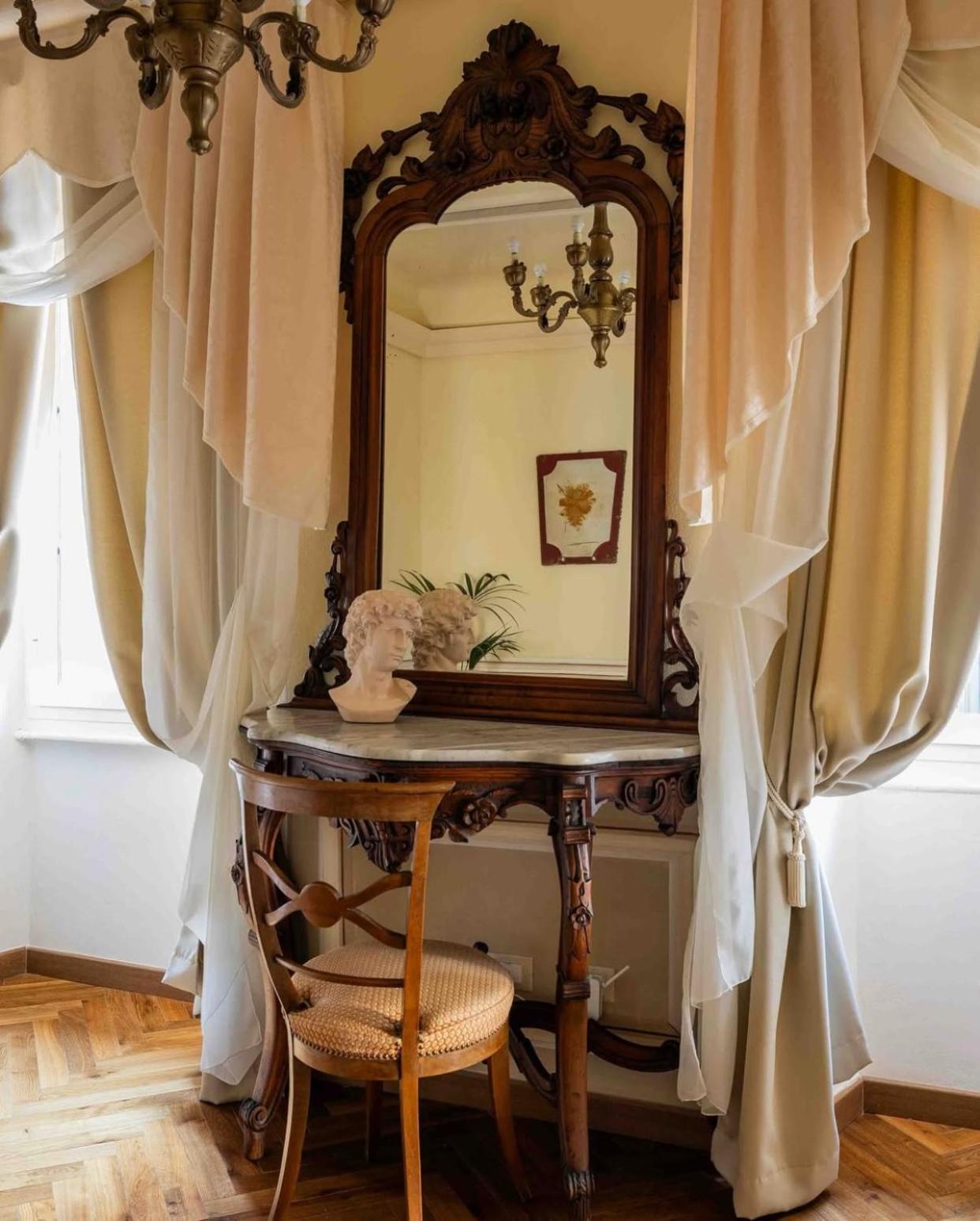 Palazzo Lari Sarzana Hotel Exterior photo