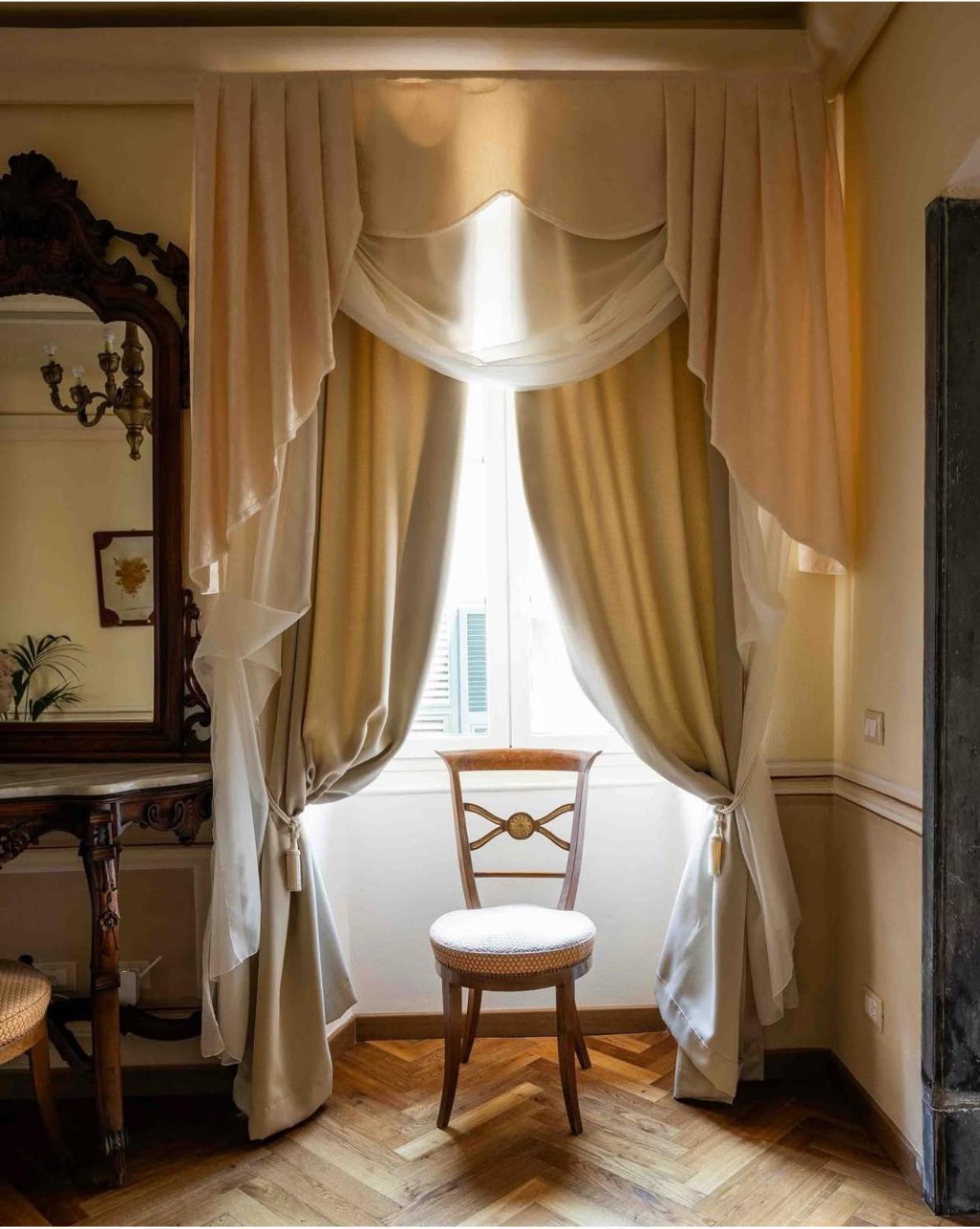 Palazzo Lari Sarzana Hotel Exterior photo