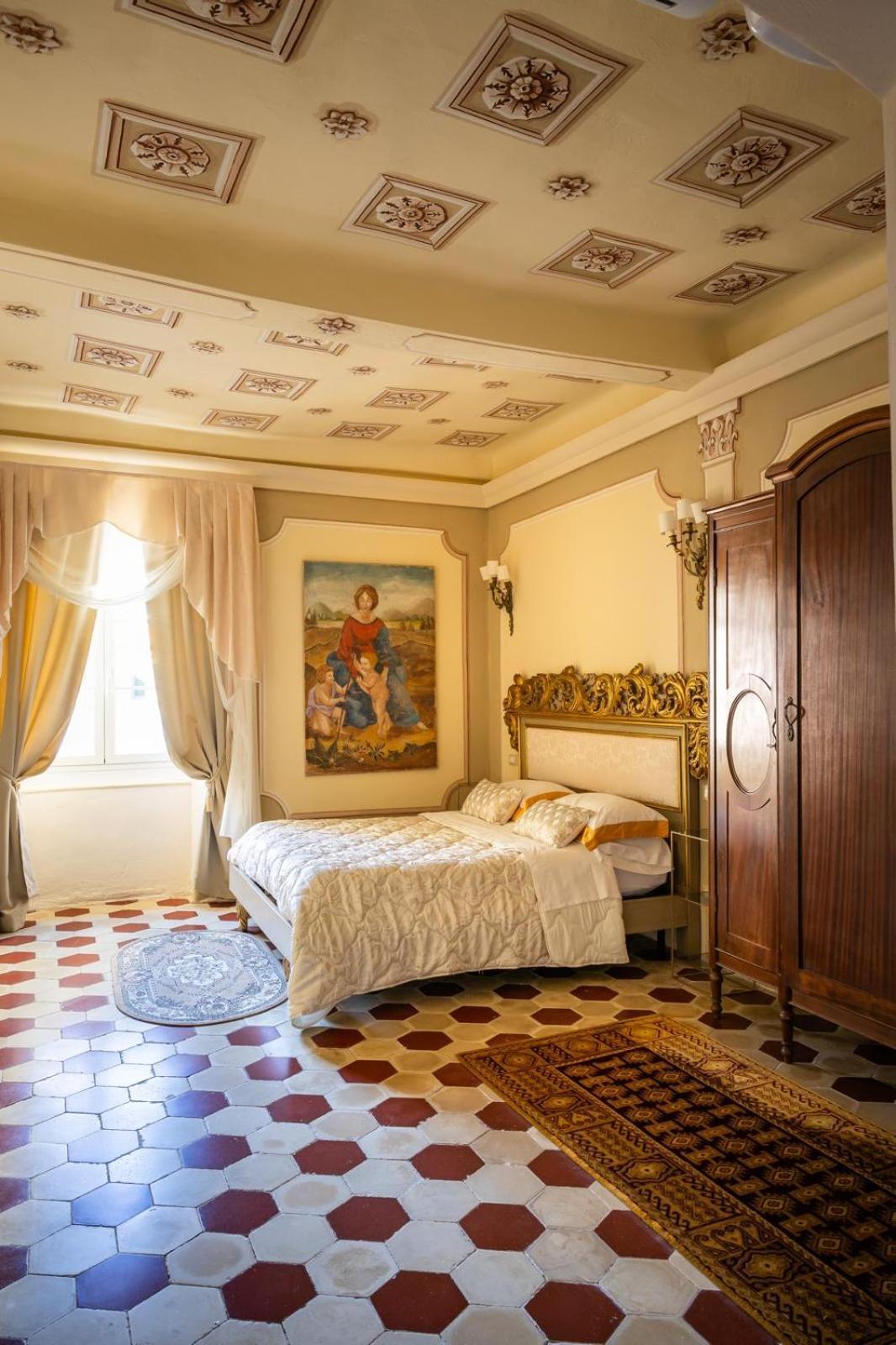 Palazzo Lari Sarzana Hotel Exterior photo