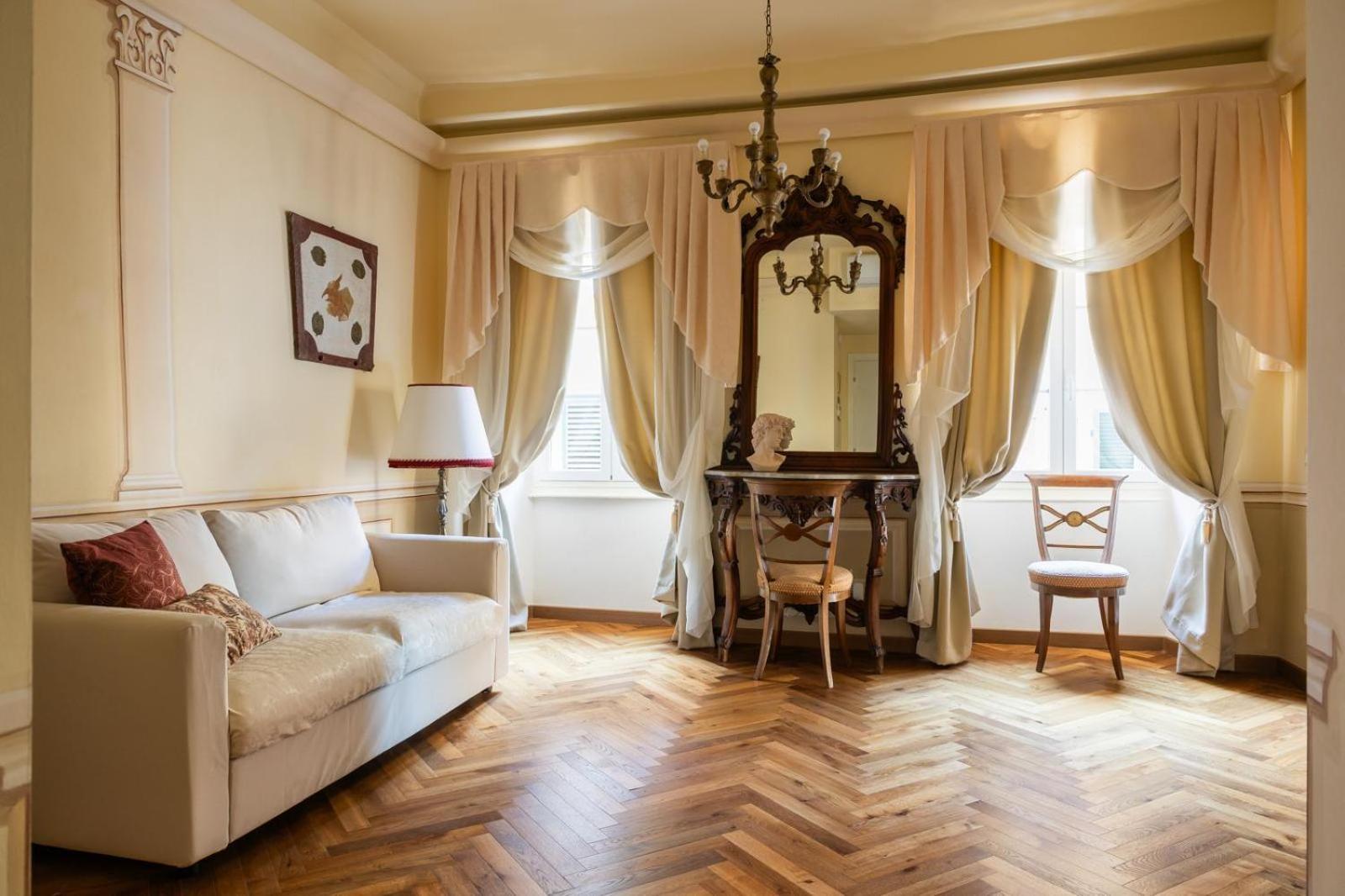Palazzo Lari Sarzana Hotel Exterior photo